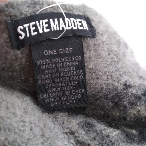 Steve Madden Plaid Scarf Wrap 76" X 15" Black Gray Soft Fuzzy Oversize - Picture 4 of 5
